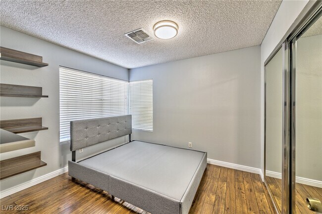 Building Photo - 640 Whispering Palms Dr