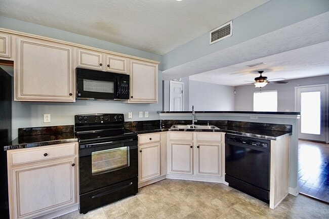 Building Photo - 1012 Shaman Crossing