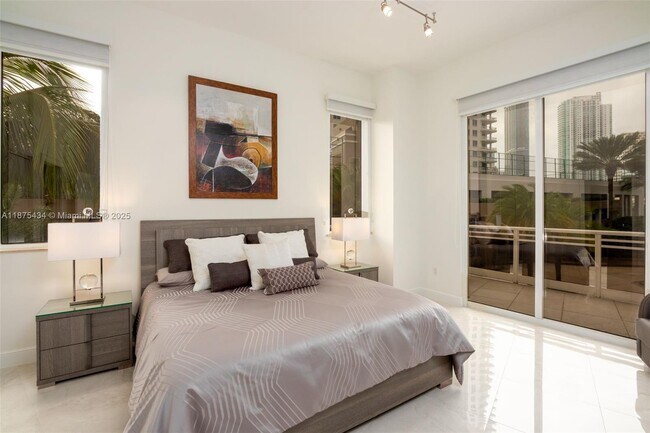 Building Photo - 901 Brickell Key Blvd