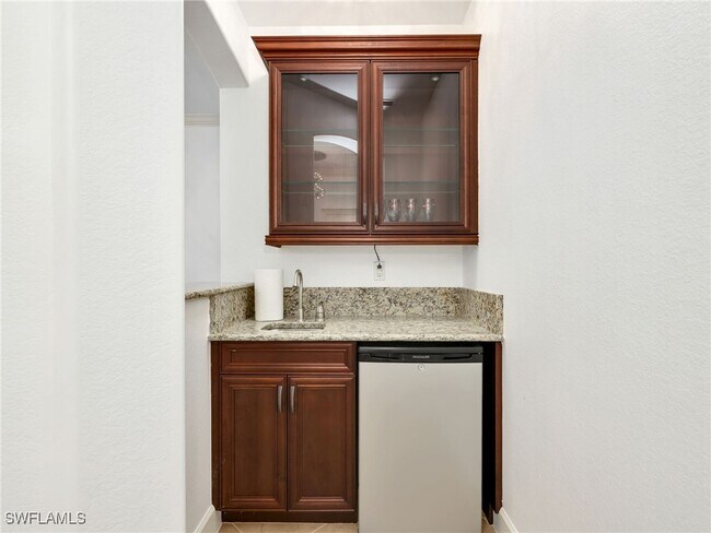 Building Photo - 8060 Players Cove Dr