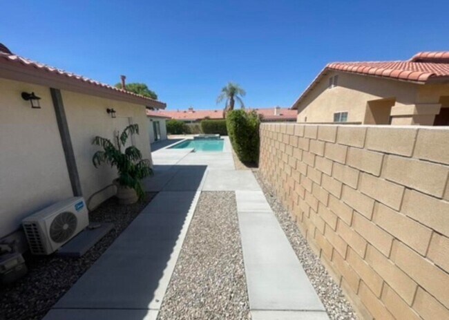 Building Photo - 43595 Reclinata Way