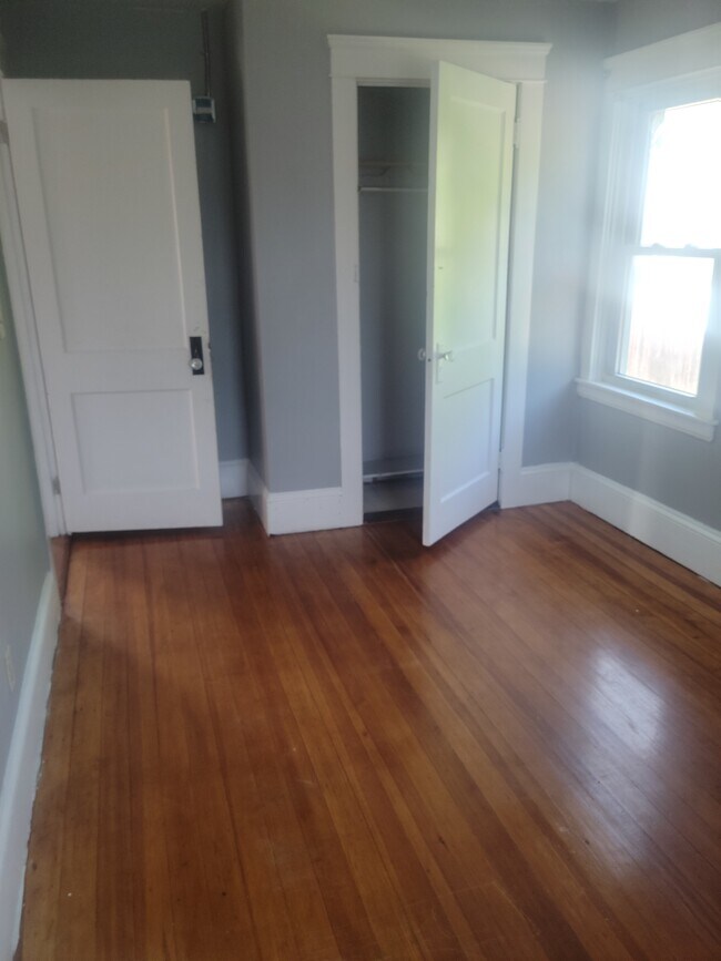 Bedroom - 809 Charles St