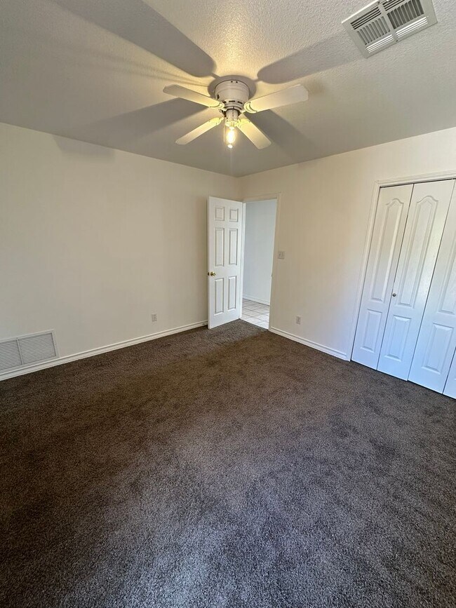 Building Photo - 3503 Northpointe Dr