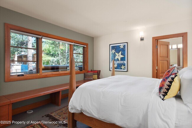 Building Photo - 714 S Galena St