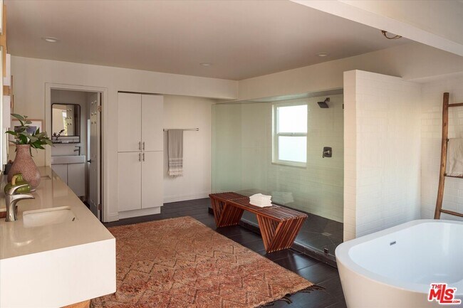 Building Photo - 8464 Cole Crest Dr
