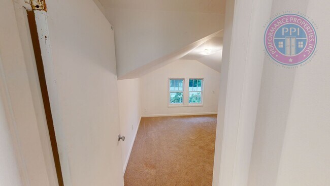 Building Photo - 43 Ladd St