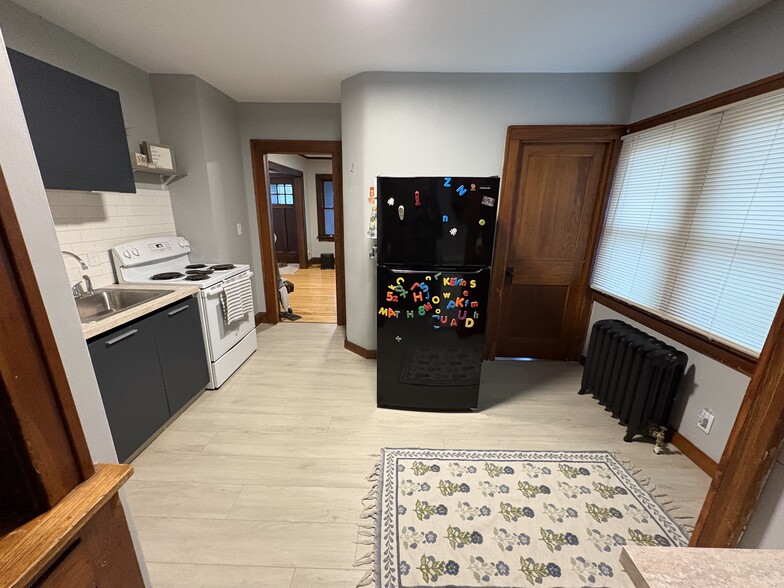 Building Photo - 1006 Gould Ave NE