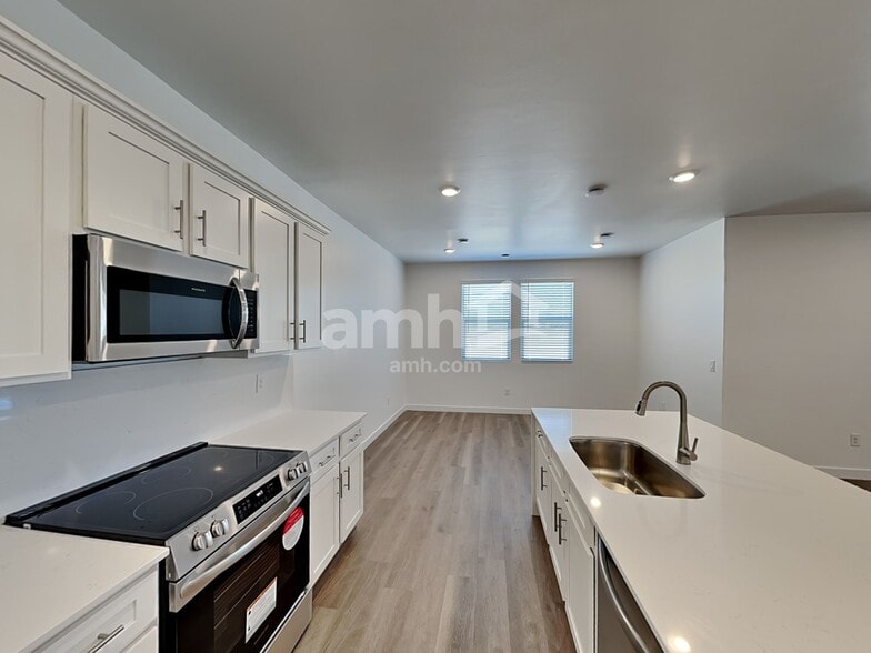 Building Photo - 6533 E Paseo Alga