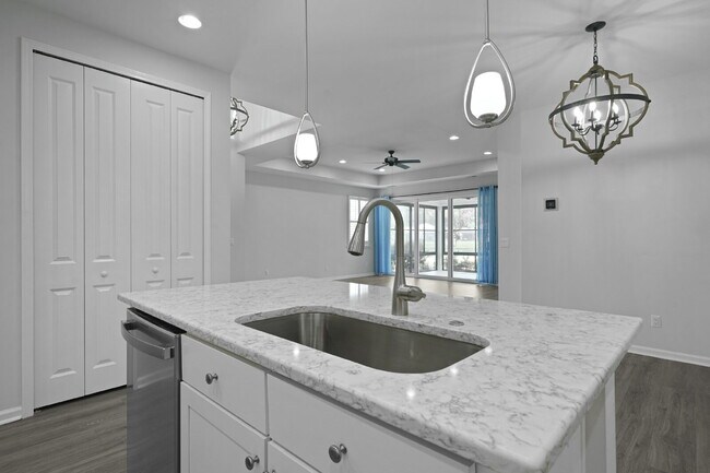 Building Photo - "Charming 2-Bedroom Retreat with 2 Baths and Den - 1558 Sq. Ft. of Comfort in Latitude Margaritav...