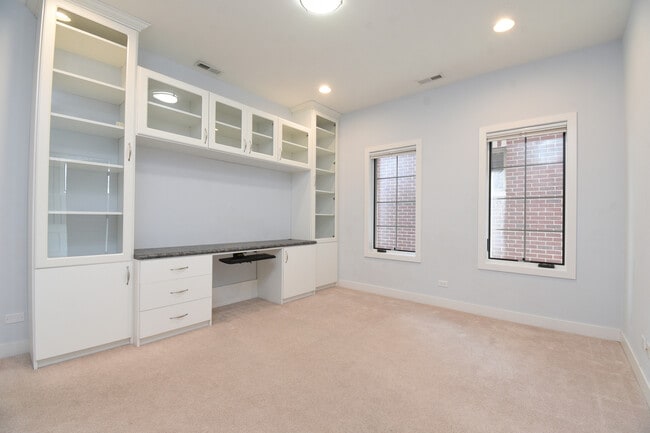 Building Photo - 330 Pennsylvania Way