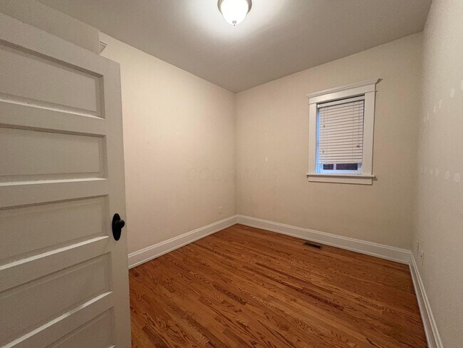 Building Photo - 815 Neil Ave