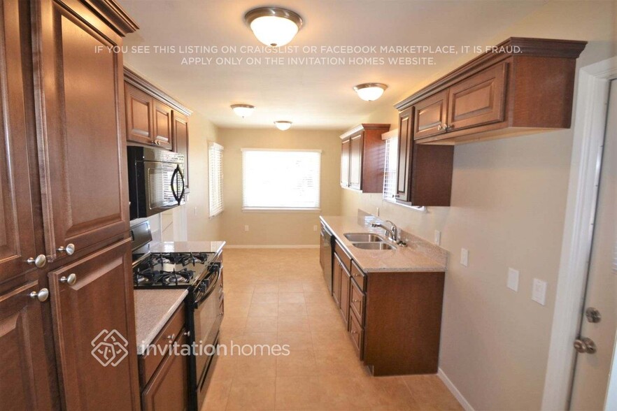 Building Photo - 15007 Florwood Ave