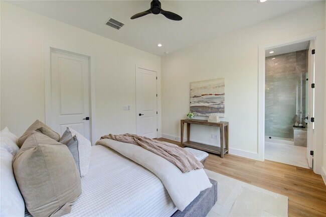 Building Photo - 6121 Pacific Frst Dr