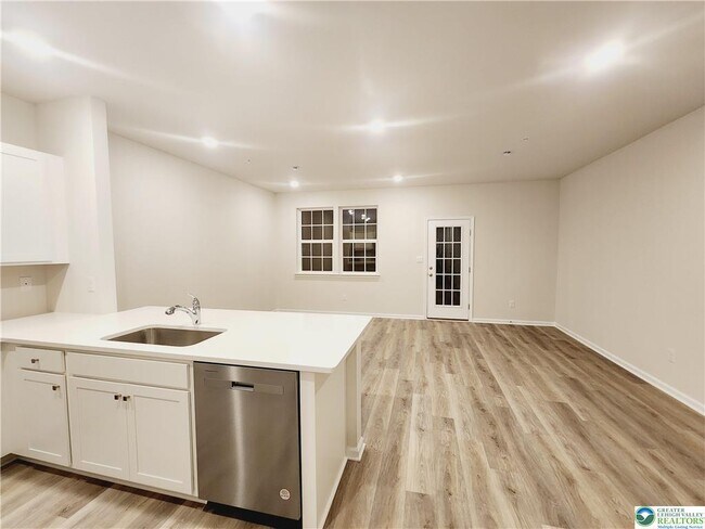 Building Photo - 1255 Susan Cir