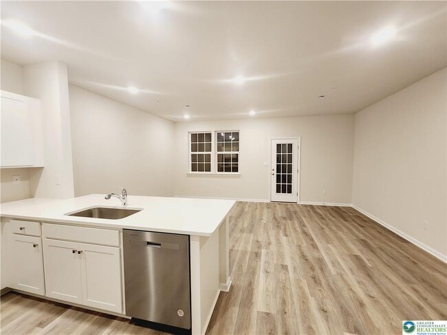 Building Photo - 1266 Susan Cir