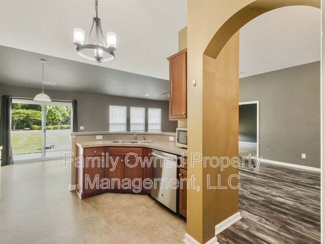Building Photo - 266 Mayfield Dr