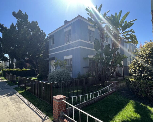 Front - 125 N Harper Ave