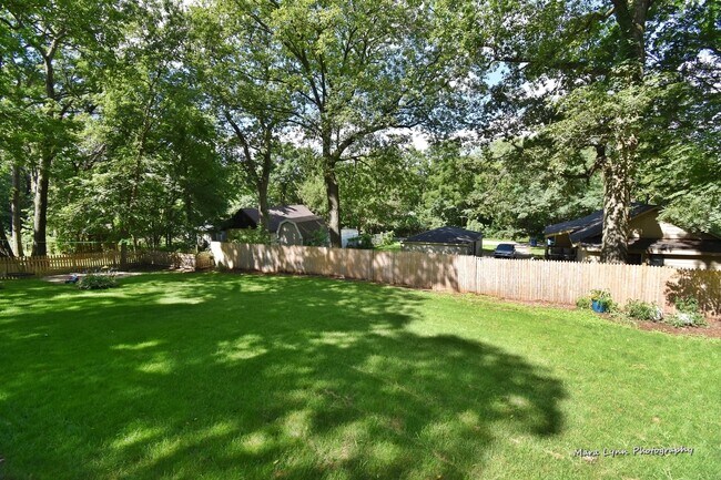 Building Photo - 6N926 Irving Ave