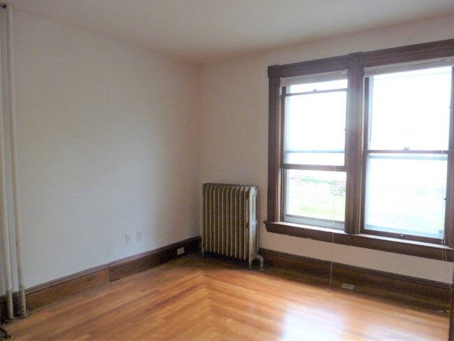 Building Photo - 111 N Winooski Ave