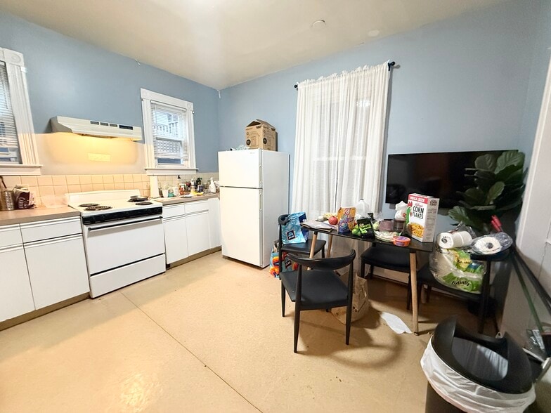 Building Photo - 99 Calumet St