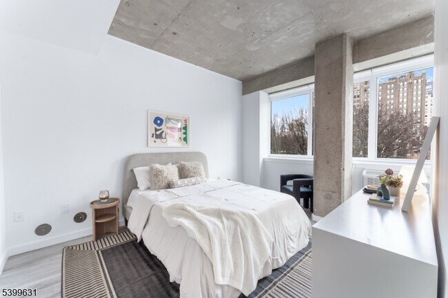 Building Photo - 10 Commerce Ct