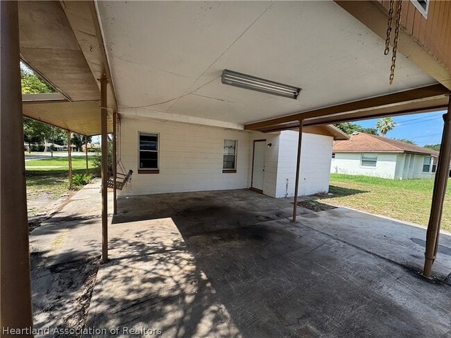 Building Photo - 307 N Lake Reedy Blvd