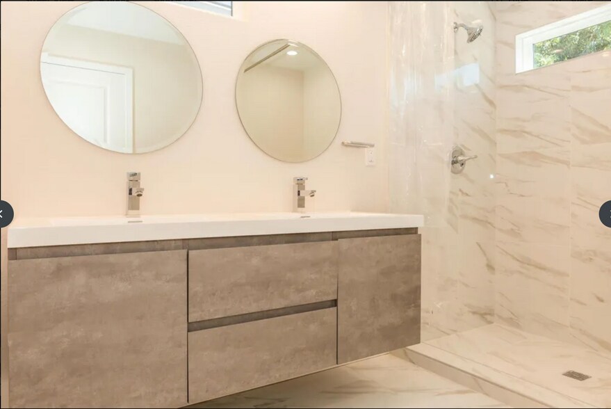 Beautiful Bathrooms - 3206 Darwin Ave