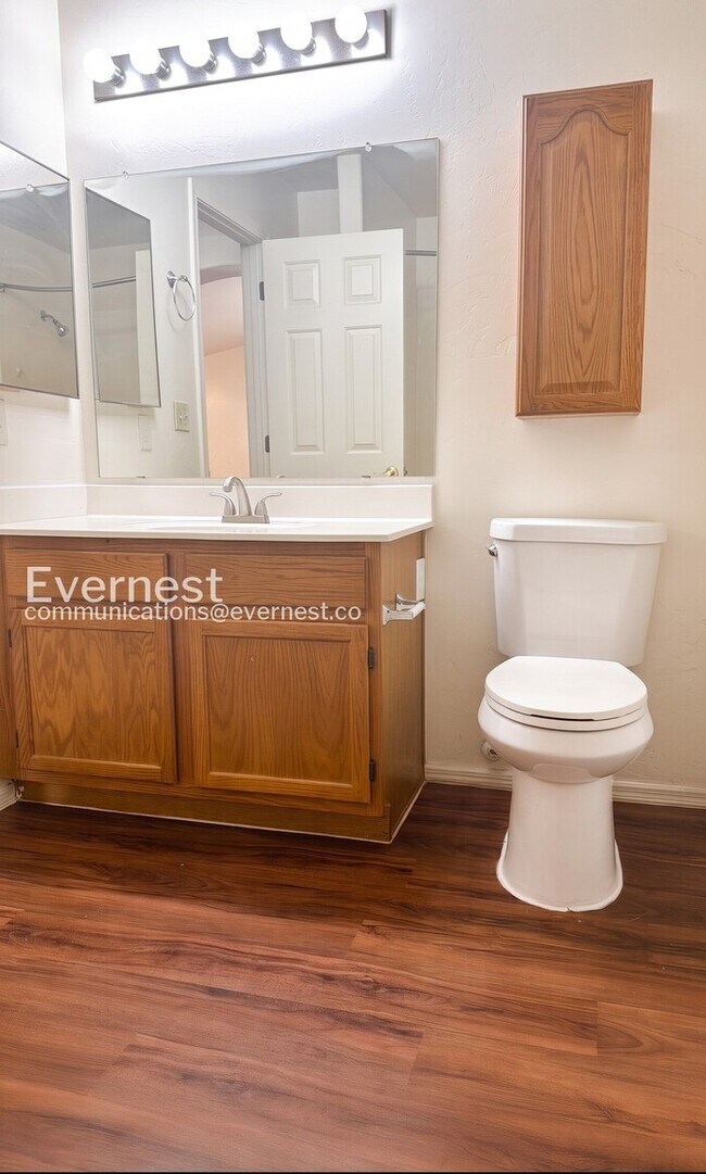 Building Photo - 4 Bed/2 Bath Home with Private Pool & 3-Car Garage / Vouchers Accepted / Available Now!