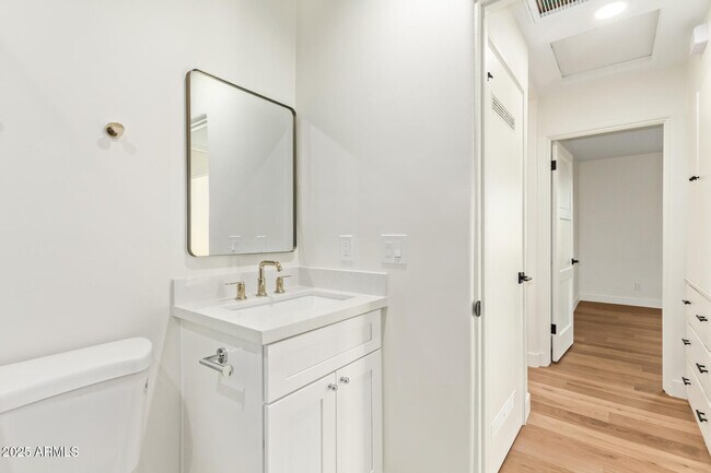 Building Photo - 9042 N 3rd Ave