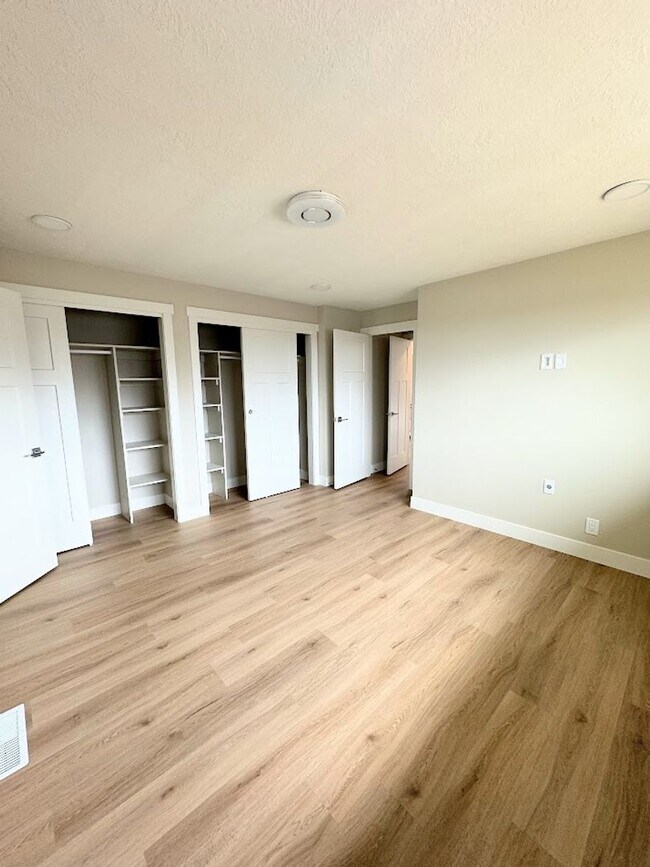 Building Photo - Beautiful remodeled home in Orem!