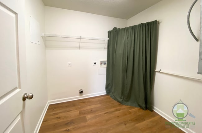 Building Photo - 122 McKenna Cir