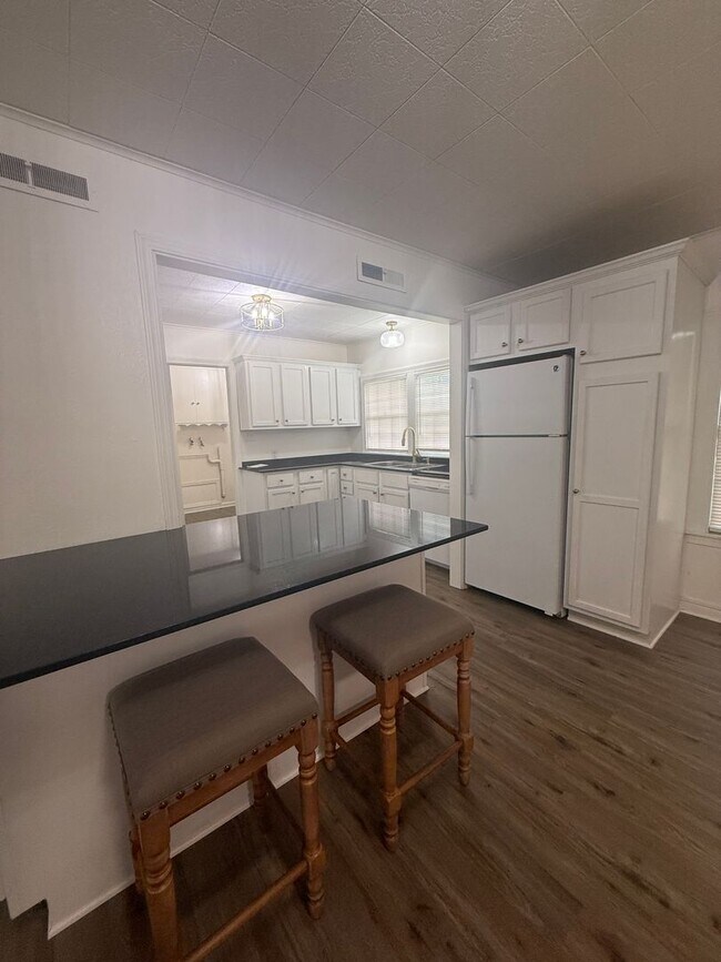 Building Photo - Cozy 3 bedroom, 2 bathroom home in Lake Charles