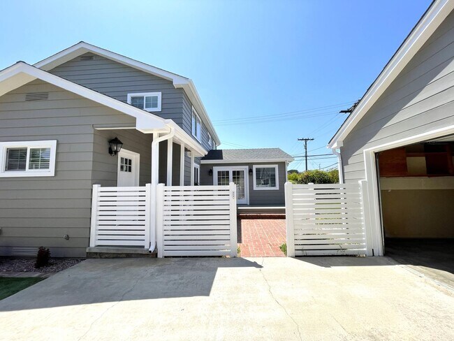 Building Photo - Charming updated 3-bedroom home with a/c near Victor Park