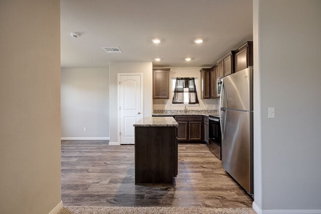 Building Photo - $500 Off the First Full Months Rent!!