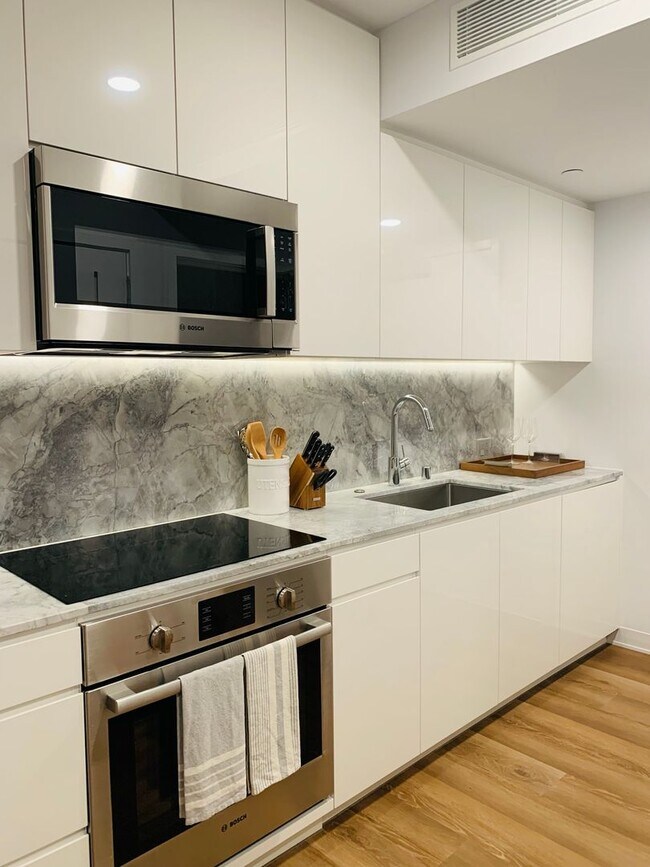 Building Photo - 'A'ali'i - Move In Fully Furnished Studio