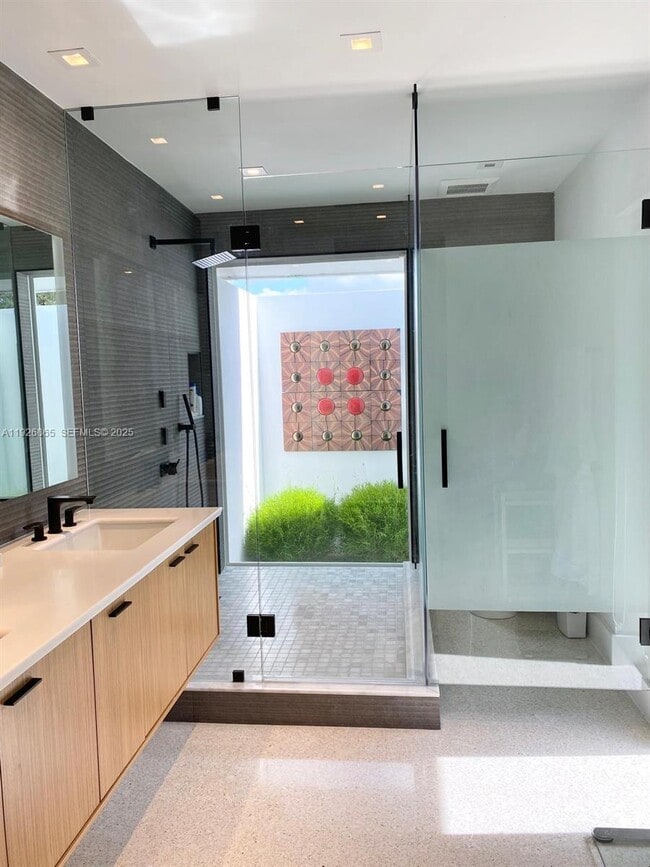 Building Photo - 9121 SW 85th St