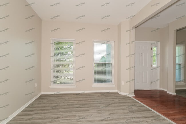 Building Photo - 625 Thornridge Dr