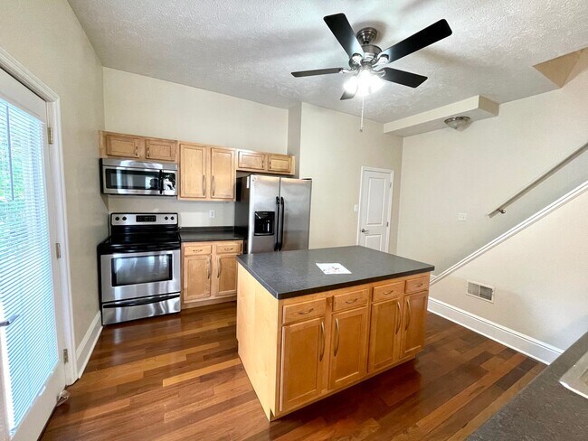 Building Photo - Amazing 4 Bedroom House! Hardwood, 2.5 Baths Stainless, A/C