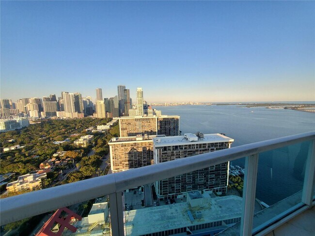 Building Photo - 2101 Brickell Ave