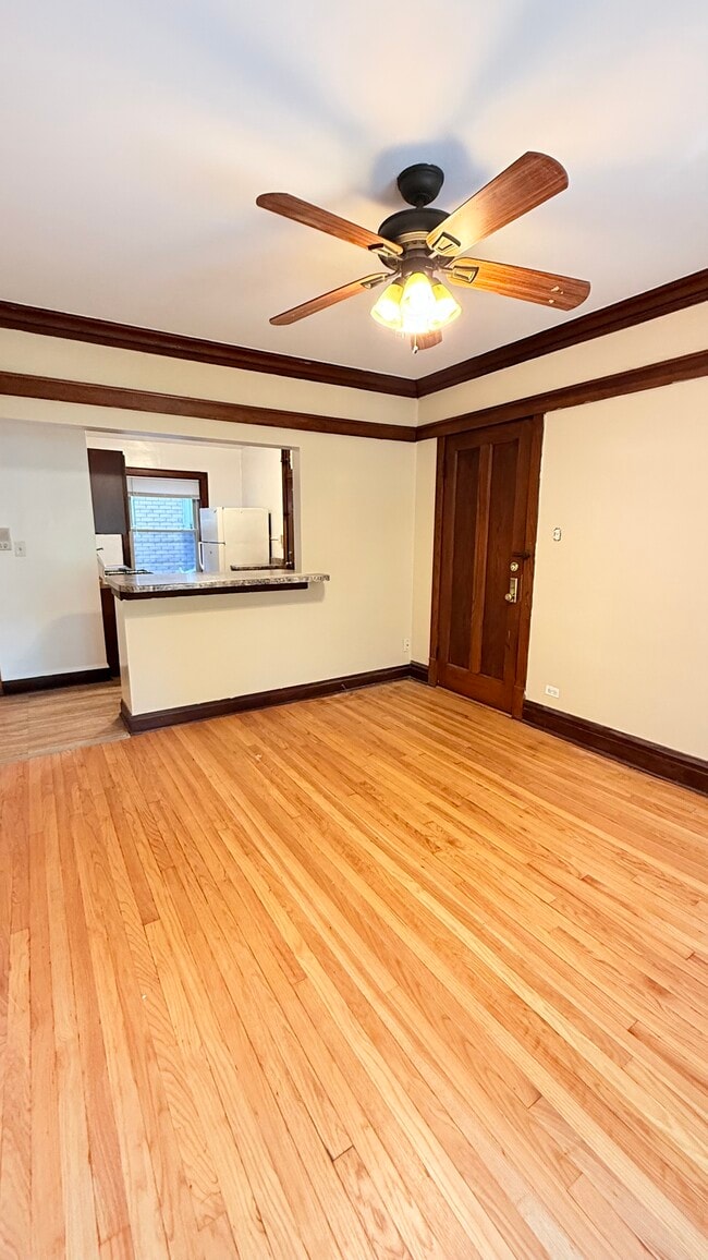 Building Photo - 4453 W Dickens Ave