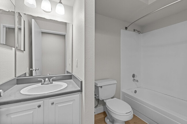 Building Photo - Centrepointe Apartments