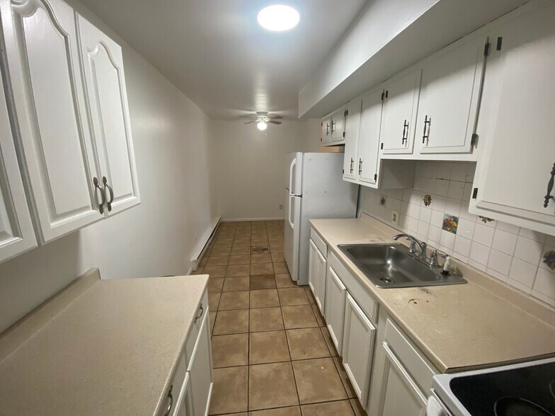 Building Photo - 118 Main St