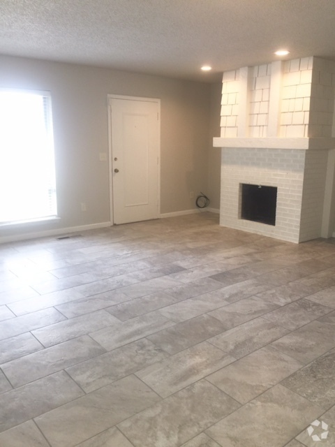 Building Photo - Condo for rent in OKC + 3 bedrooms