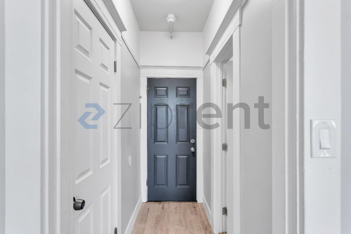 Building Photo - Unit 410