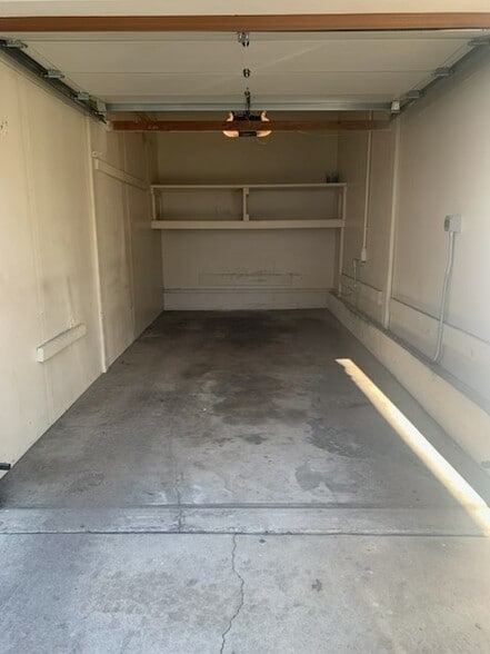 Building Photo - 1334 E 1st St