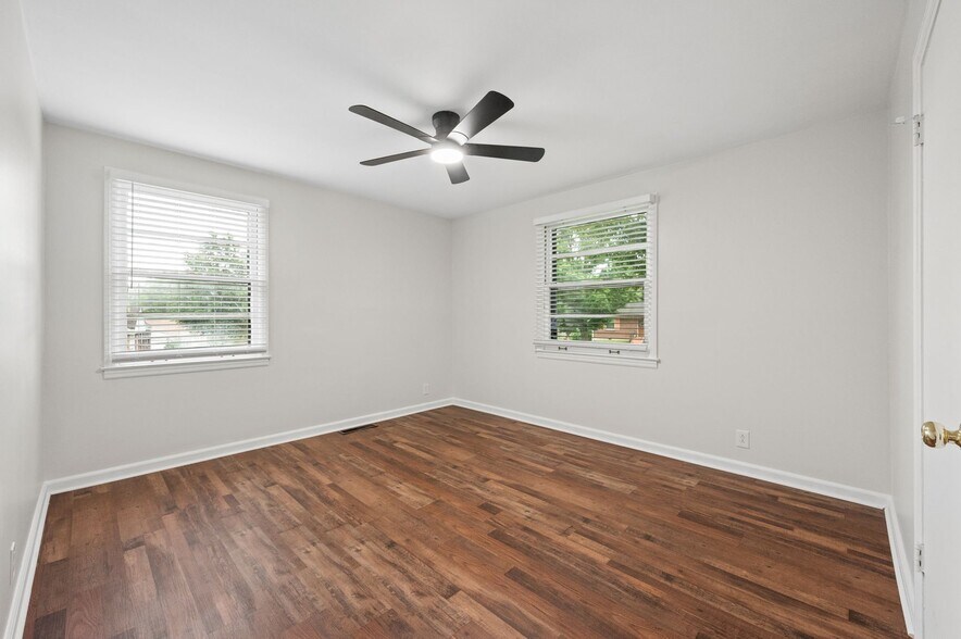 Building Photo - 3522 Hewlett Dr