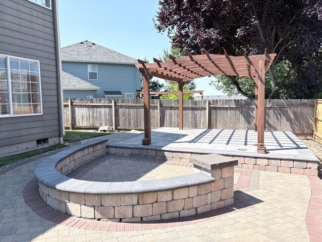 Building Photo - 4 Bedroom 2.5 Bathroom Home in NW Salem!