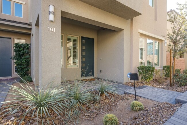Building Photo - Luxury Summerlin/Affinity townhome