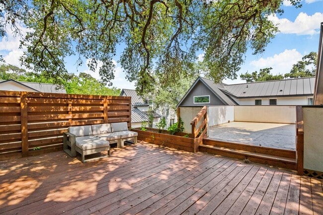 Building Photo - 2810 Oak Springs Dr