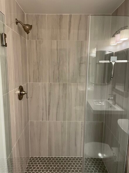Master Bathroom Shower - 2681 Glengyle Dr
